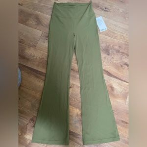 Lululemon Flare Grove Pants | High Rise | Green (Bronze Green) | Size 8 | NWT